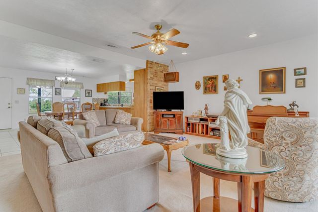 12800 Quarterhorse DR, Elgin, TX 78621