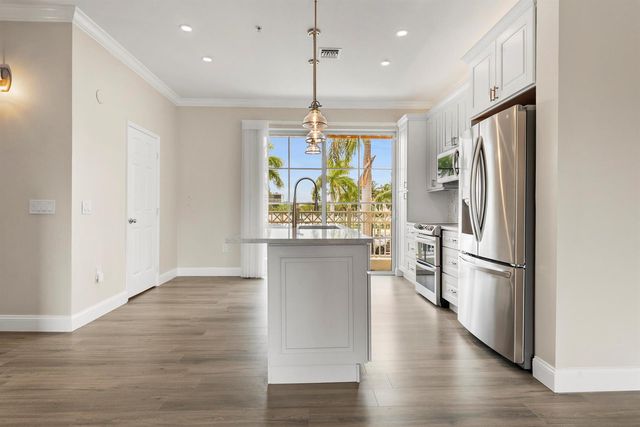 643 Casa Loma Boulevard, Boynton Beach, FL 33435
