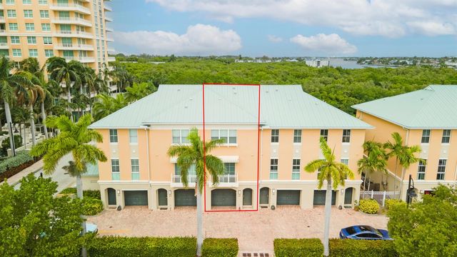 643 Casa Loma Boulevard, Boynton Beach, FL 33435