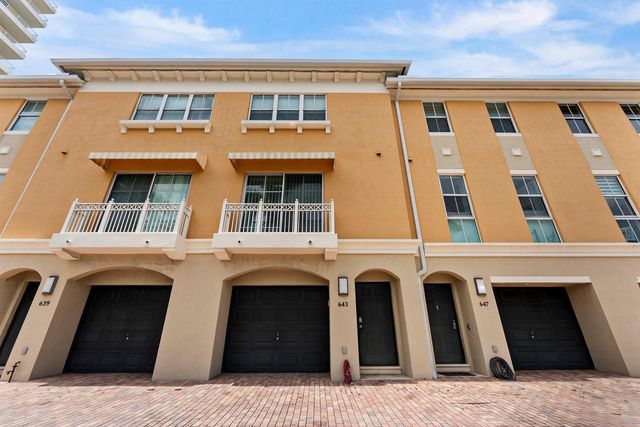 643 Casa Loma Boulevard, Boynton Beach, FL 33435