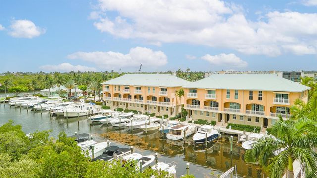 643 Casa Loma Boulevard, Boynton Beach, FL 33435
