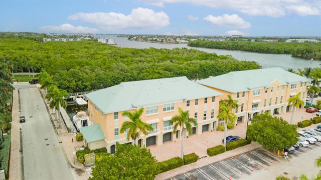 643 Casa Loma Boulevard, Boynton Beach, FL 33435
