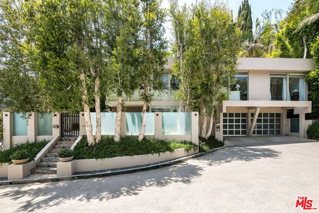 Image 1 of property listing at 1331 CORDELL PL, Los Angeles, CA 90069