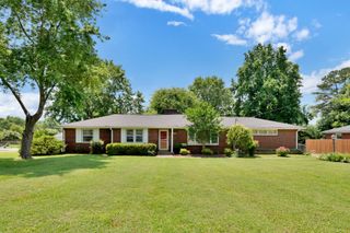 2521 Meadowood Dr, Nashville, TN 37214
