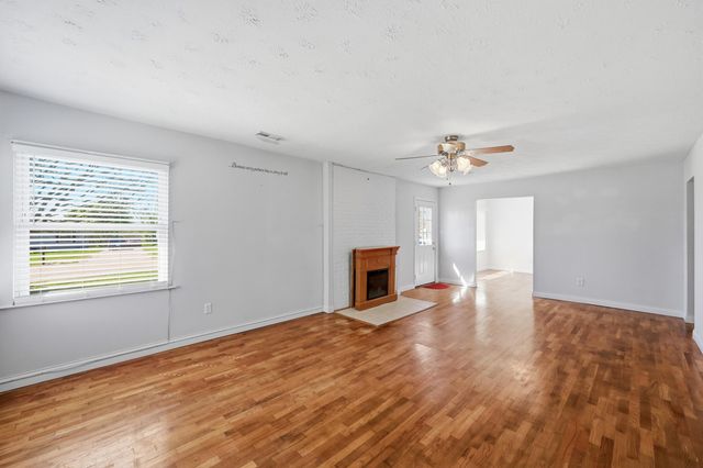 1088 Alton Station Road, Lawrenceburg, KY 40342