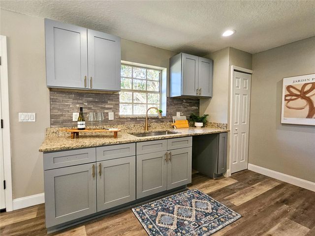 8203 N SEMMES STREET, Tampa, FL 33604