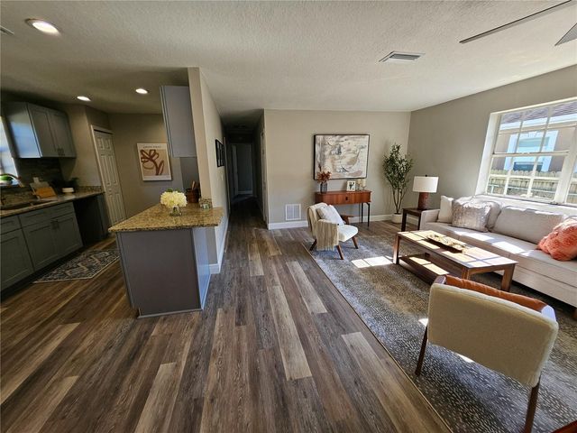 8203 N SEMMES STREET, Tampa, FL 33604