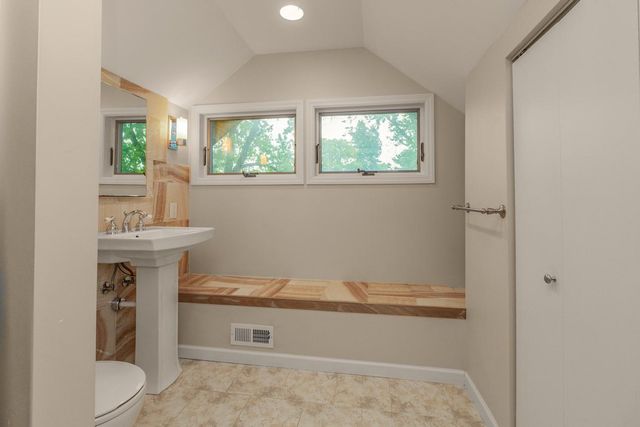 1004 Sheridan Avenue N, Minneapolis, MN 55411