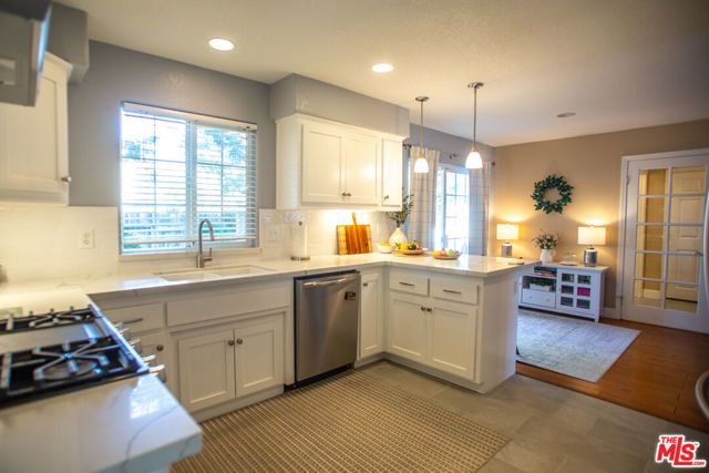 821 Coiner Court, Los Alamos, CA 93440