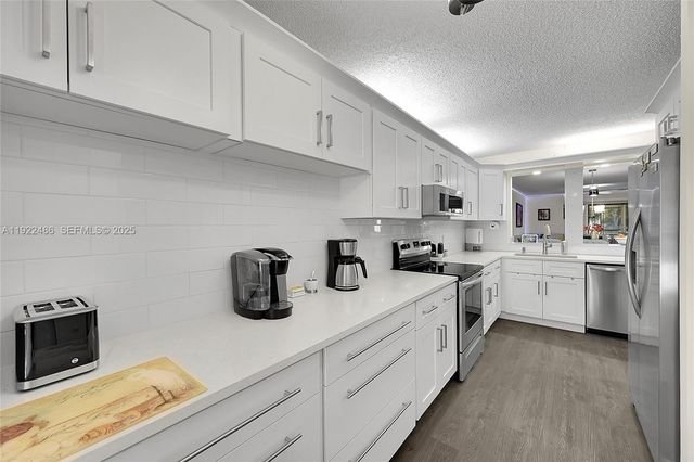 10187 Mangrove Dr 201, Boynton Beach, FL 33437