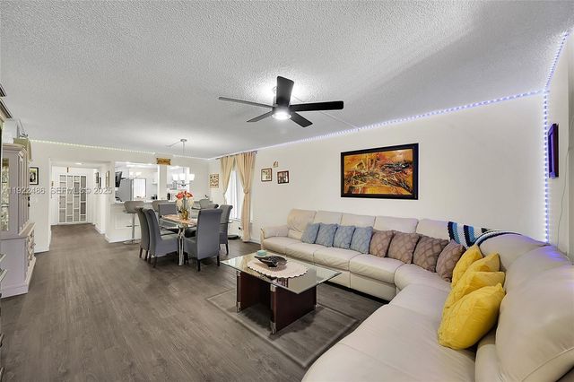 10187 Mangrove Dr 201, Boynton Beach, FL 33437