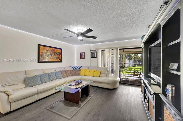 10187 Mangrove Dr 201, Boynton Beach, FL 33437