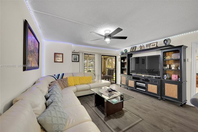 10187 Mangrove Dr 201, Boynton Beach, FL 33437