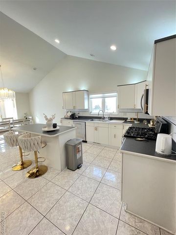 50531 Princeton Drive, Macomb, MI 48044