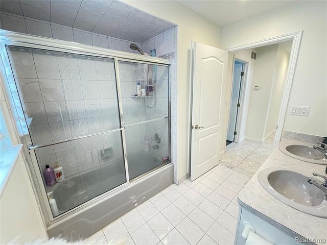 50531 Princeton Drive, Macomb, MI 48044