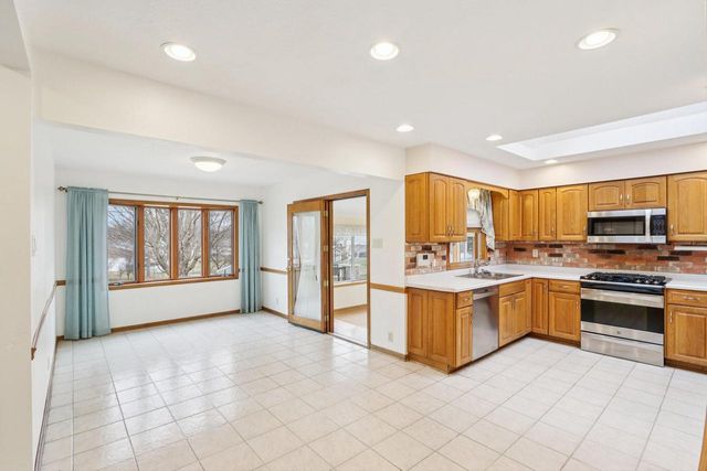 8810 S Patricia BOULEVARD, Oak Creek, WI 53154