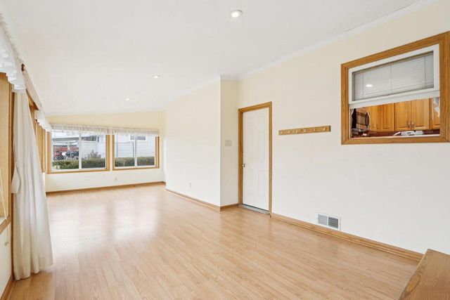 8810 S Patricia BOULEVARD, Oak Creek, WI 53154