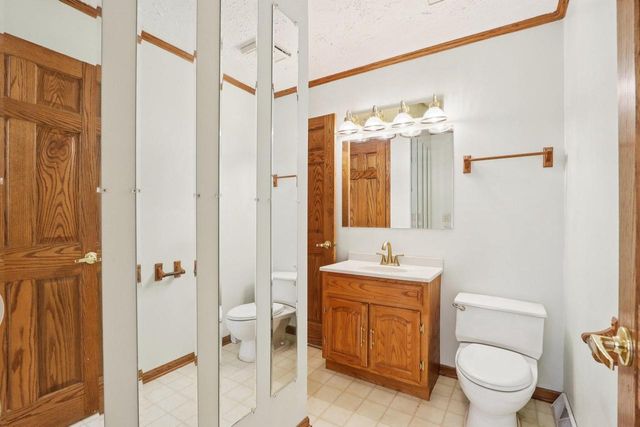 8810 S Patricia BOULEVARD, Oak Creek, WI 53154