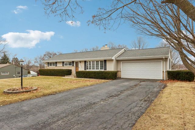 8810 S Patricia BOULEVARD, Oak Creek, WI 53154