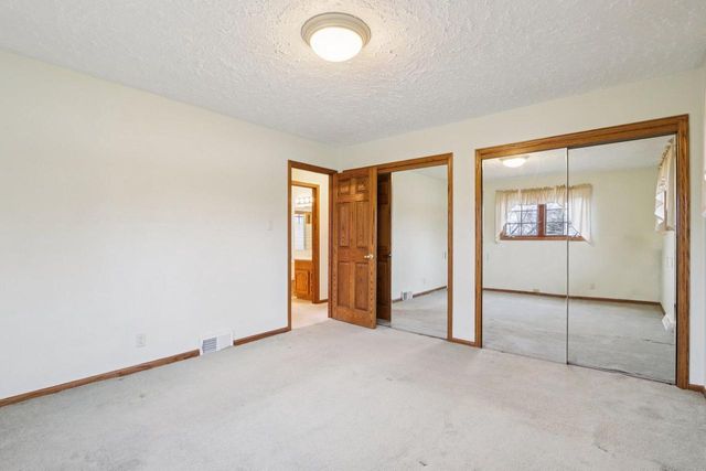 8810 S Patricia BOULEVARD, Oak Creek, WI 53154