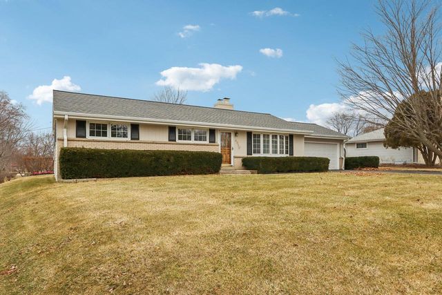 8810 S Patricia BOULEVARD, Oak Creek, WI 53154