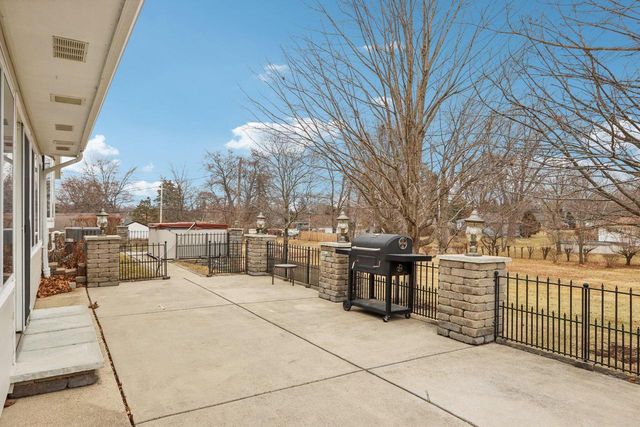 8810 S Patricia BOULEVARD, Oak Creek, WI 53154