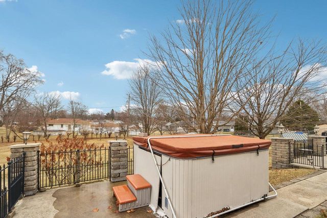 8810 S Patricia BOULEVARD, Oak Creek, WI 53154