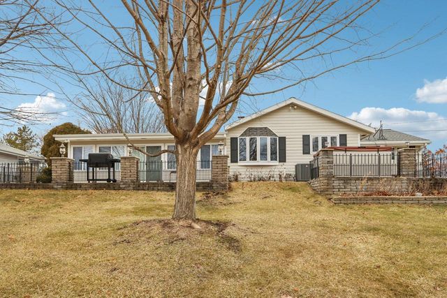 8810 S Patricia BOULEVARD, Oak Creek, WI 53154