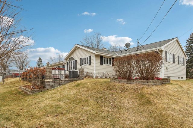 8810 S Patricia BOULEVARD, Oak Creek, WI 53154