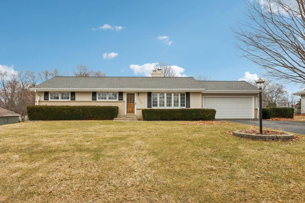 8810 S Patricia BOULEVARD, Oak Creek, WI 53154