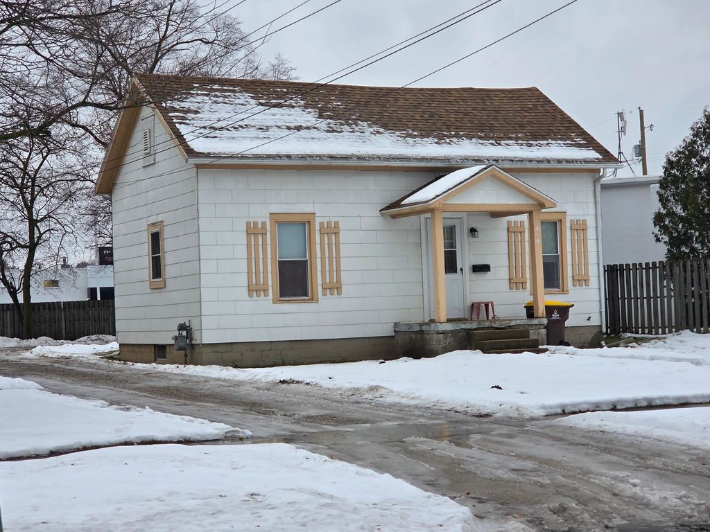 818 E Chippewa Street, Pleasant, MI 48858