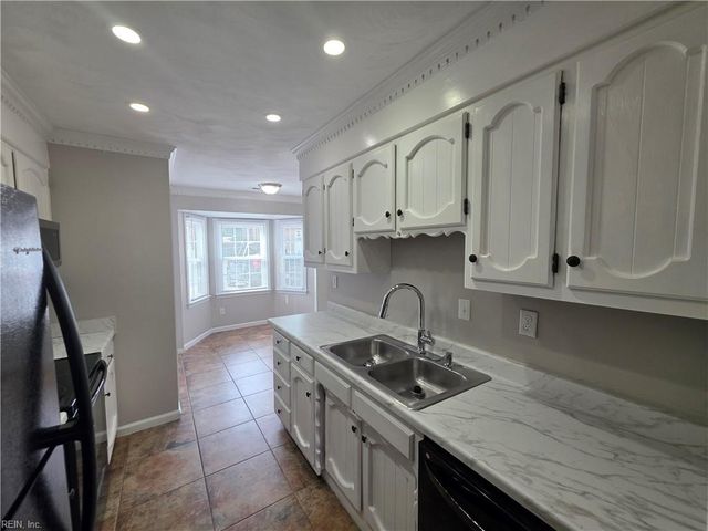 13 Colonial WAY, Chesapeake, VA 23325