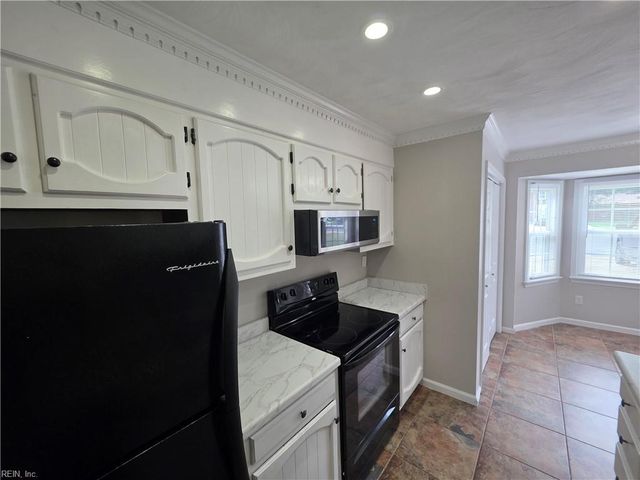 13 Colonial WAY, Chesapeake, VA 23325