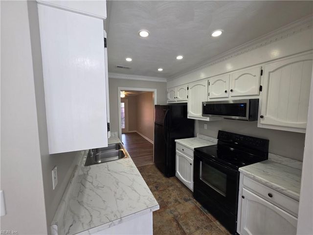 13 Colonial WAY, Chesapeake, VA 23325