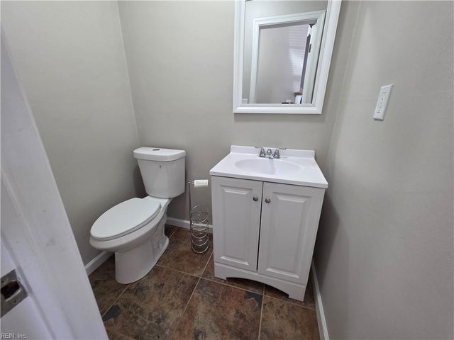 13 Colonial WAY, Chesapeake, VA 23325