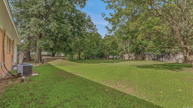 1511 N Church Street, Jonesboro, AR 72401