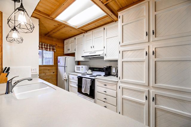 41864 Linnet Lane, Shaver Lake, CA 93664