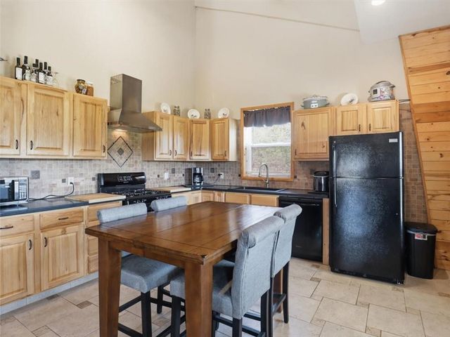 21756 Flippin Road, Warsaw, MO 65355
