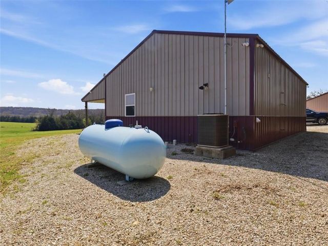 21756 Flippin Road, Warsaw, MO 65355