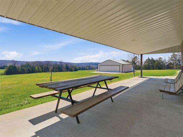 21756 Flippin Road, Warsaw, MO 65355