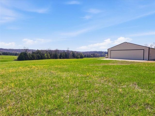 21756 Flippin Road, Warsaw, MO 65355