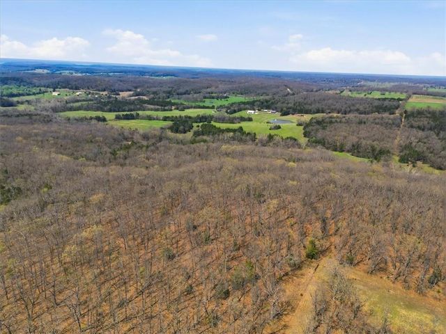 21756 Flippin Road, Warsaw, MO 65355