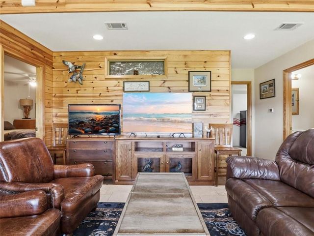21756 Flippin Road, Warsaw, MO 65355