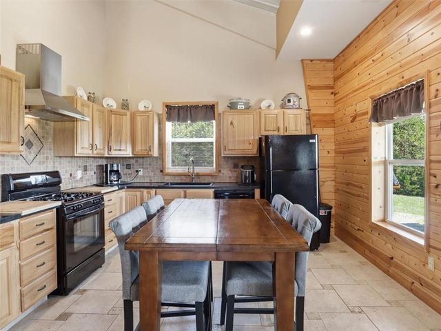 21756 Flippin Road, Warsaw, MO 65355