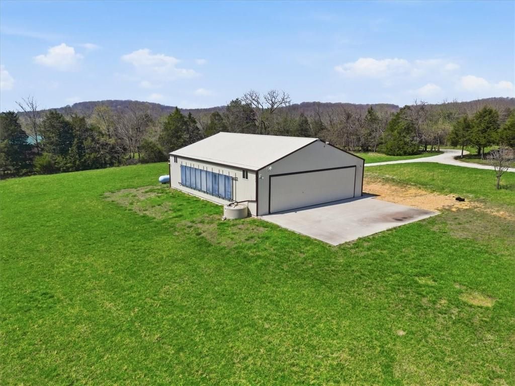 21756 Flippin Road, Warsaw, MO 65355