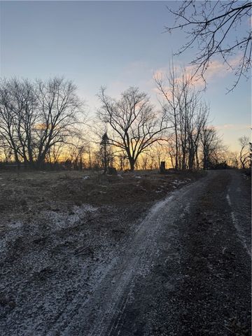 4625 Middle Rd, Hampton, PA 15101