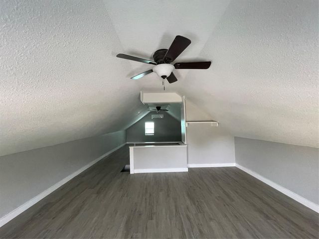 1701 40th Street, Galveston, TX 77550