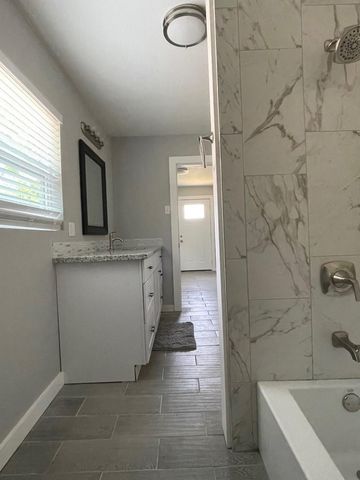 1701 40th Street, Galveston, TX 77550