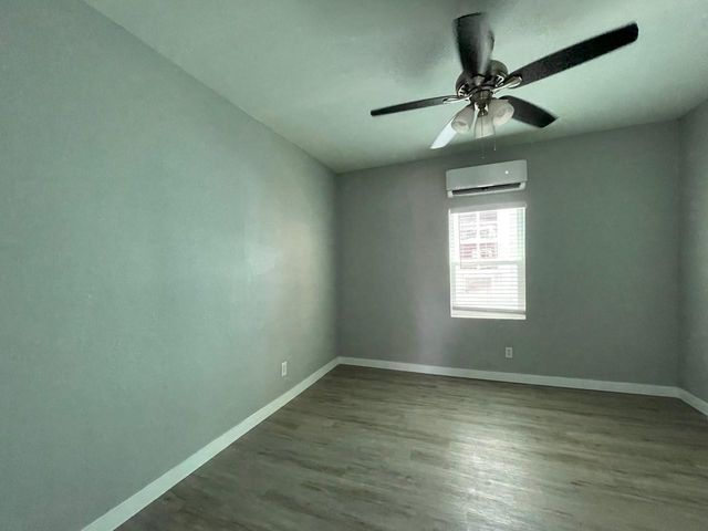 1701 40th Street, Galveston, TX 77550