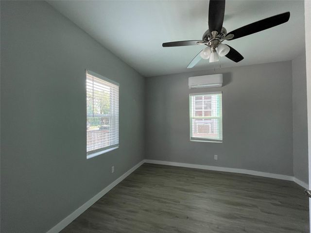 1701 40th Street, Galveston, TX 77550